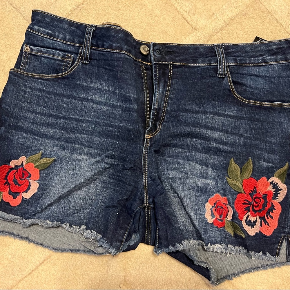 kensie 2 pairs of shorts embroidered roses bundle size 32 14